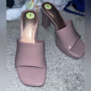 Size 5 Nine West heels